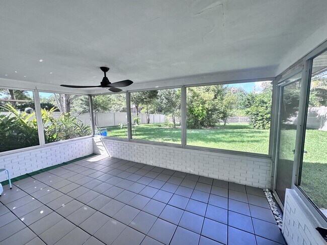Building Photo - 1422 Byram Dr