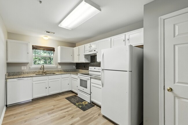 Building Photo - 159 Brightwater Dr