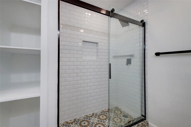 Building Photo - 1906 Morrow St