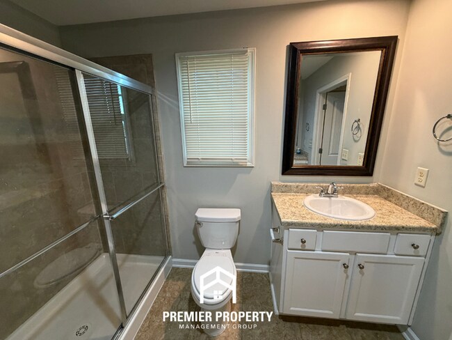 Building Photo - Move-In Ready 3BR Home in Tuscaloosa - Granite Counters & Enclosed Backyard