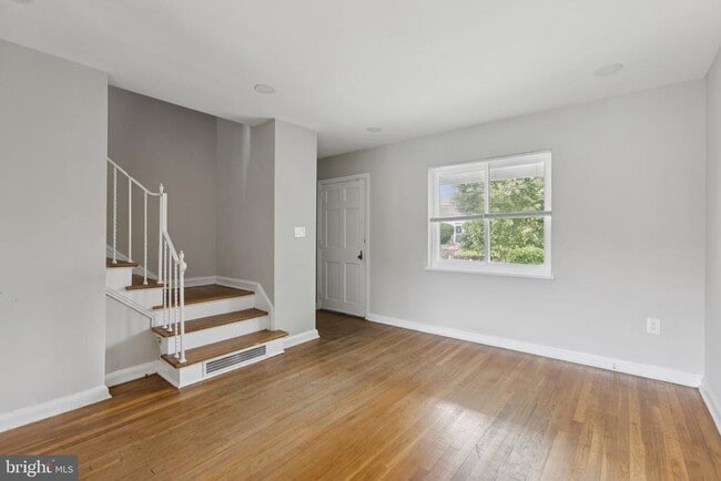 Building Photo - 128 33rd St NE
