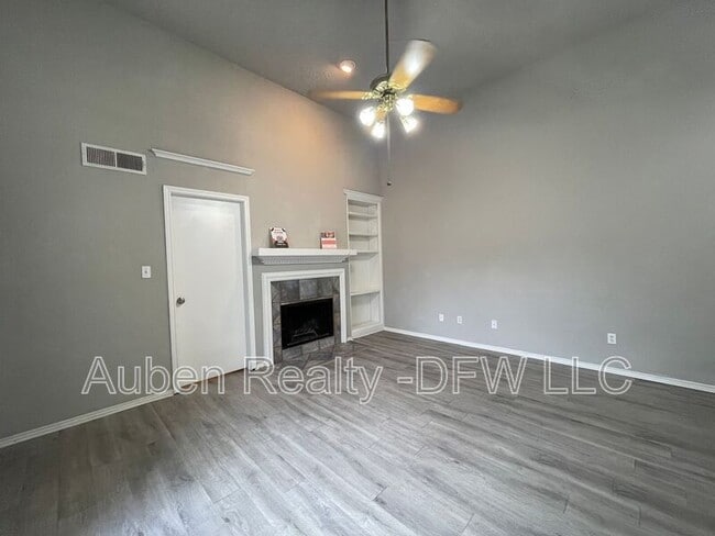 Building Photo - 602 Bellaire Dr