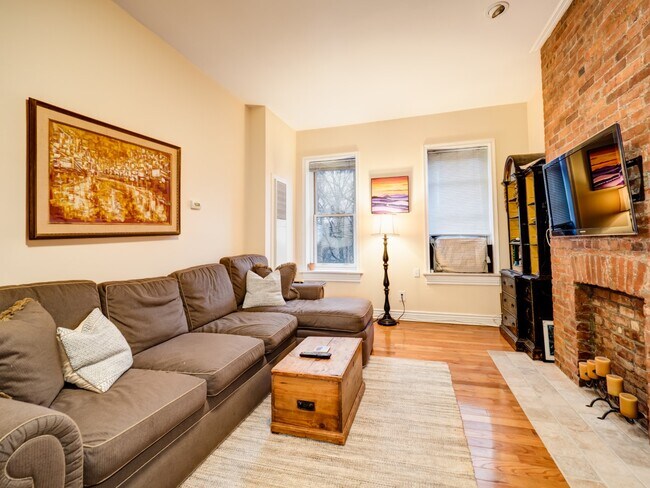 Building Photo - 264 9th St