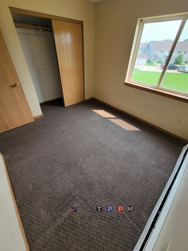 Building Photo - ** SPRING MOVE IN SPECIAL ** 2 Bedroom | 1...