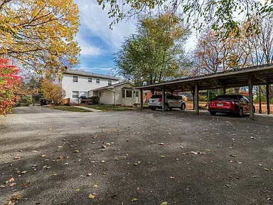 Building Photo - 913 S Linden St