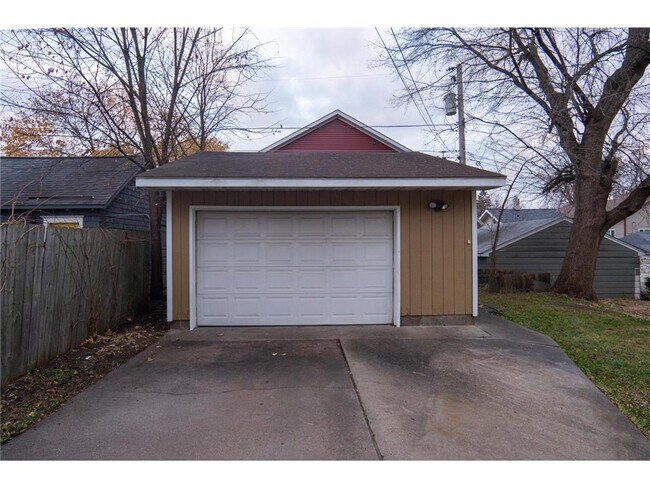 Building Photo - 38 Winona St W