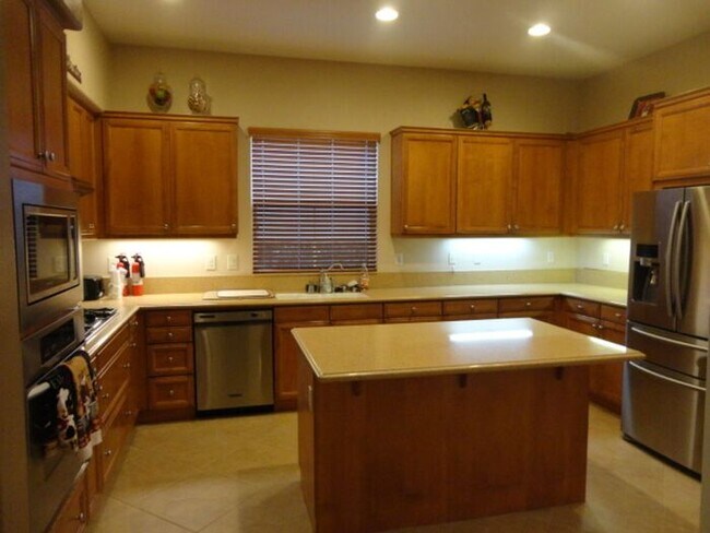 Building Photo - Luxurious 2 + 2.5 Belcaro 2392 SQFT Retire...