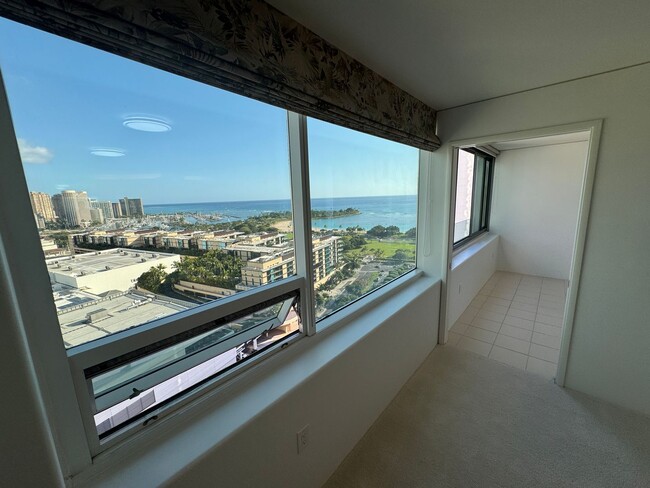 Building Photo - Hawaiki Tower #2405: 2 Bed/2 Bath/2 Parkin...