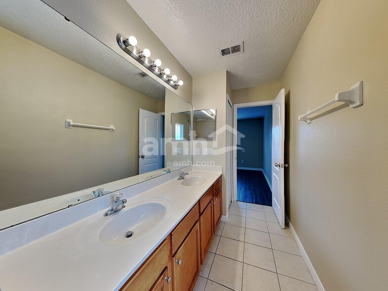 Building Photo - 1720 Portcastle Cir