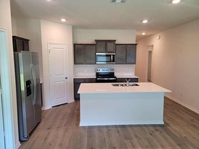 Building Photo - 1216 Riverbrook Ln