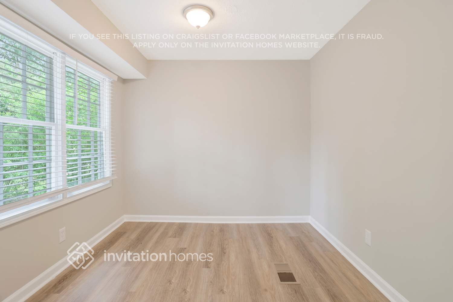 Building Photo - 1801 Romans Dr