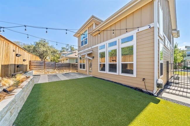 Building Photo - 1406 Casa Dr