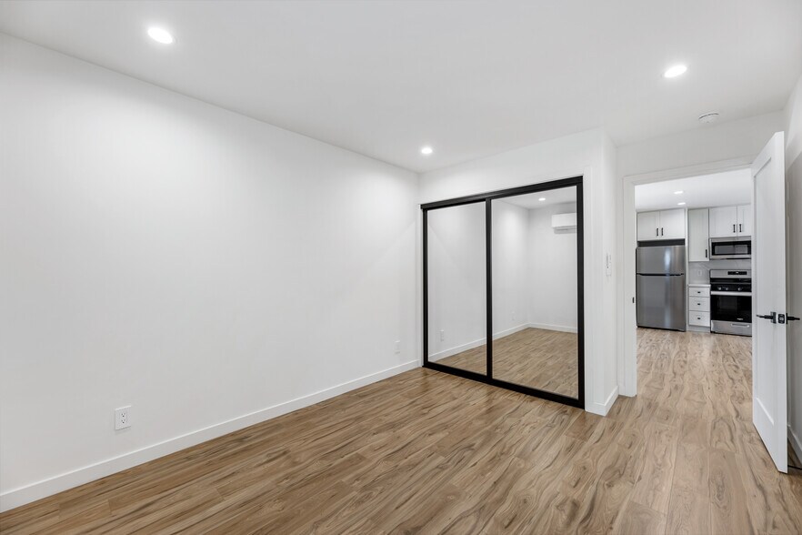 bedroom - 738 S Stanley Ave