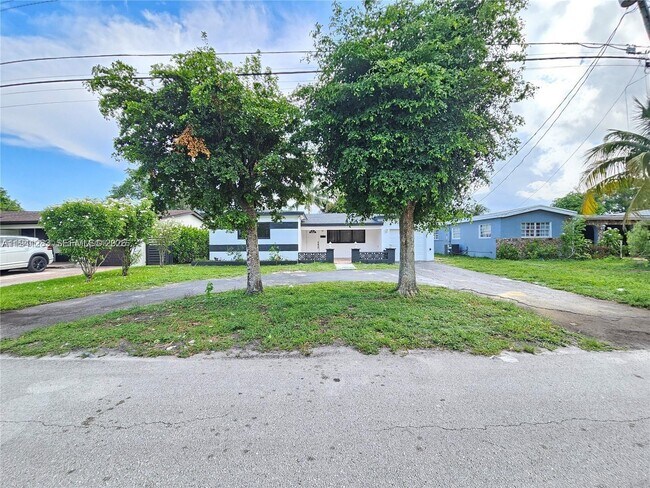 Building Photo - 7908 Granada Blvd