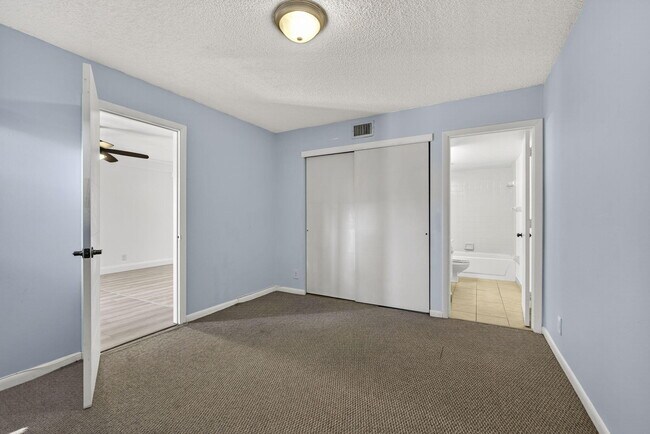 Building Photo - 612 Executive Center Dr