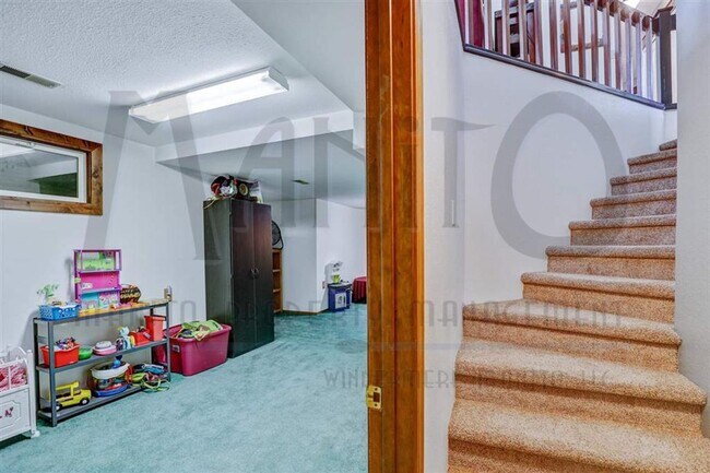 Building Photo - **COMING SOON** Spacious South Hill Rancher