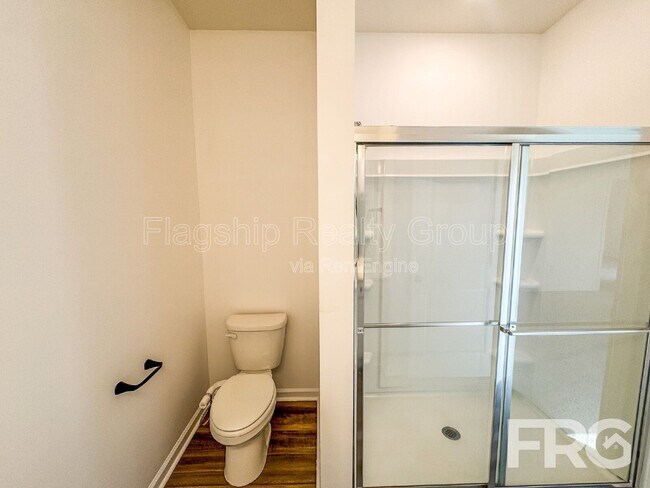 Building Photo - 303 Kenison Way
