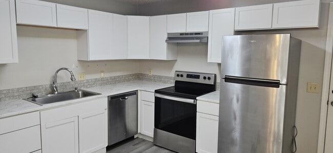 Building Photo - 930 Poppleton Dr