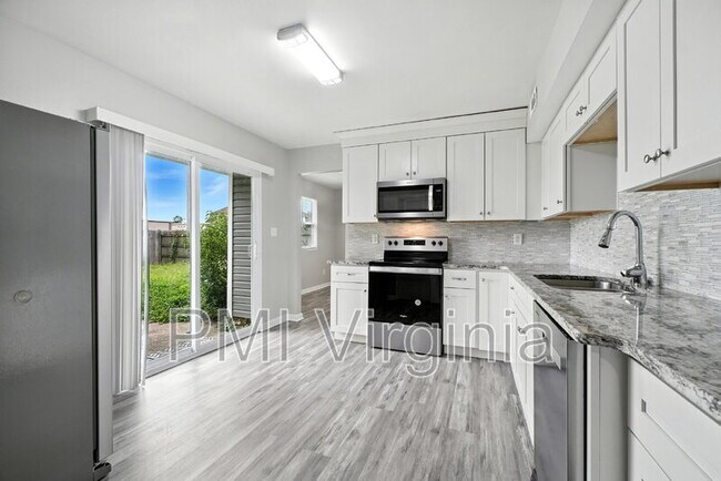 Building Photo - 5081 Holly Farms Dr