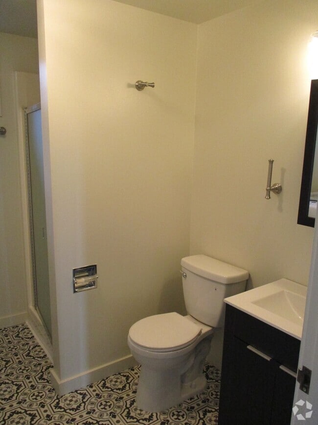 Building Photo - Charming 2 Bedroom Rambler with Harbor Vie...