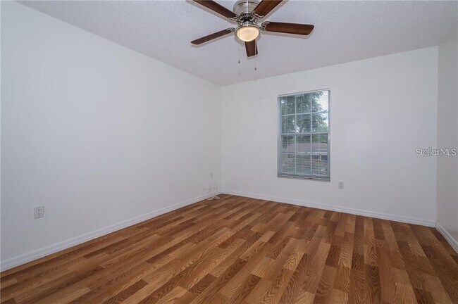 Building Photo - 8413 Shady Glen Dr