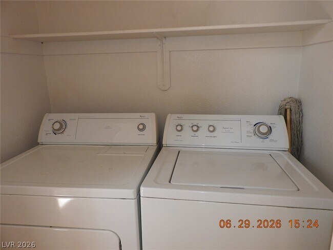 Building Photo - 742 Endicott Ct