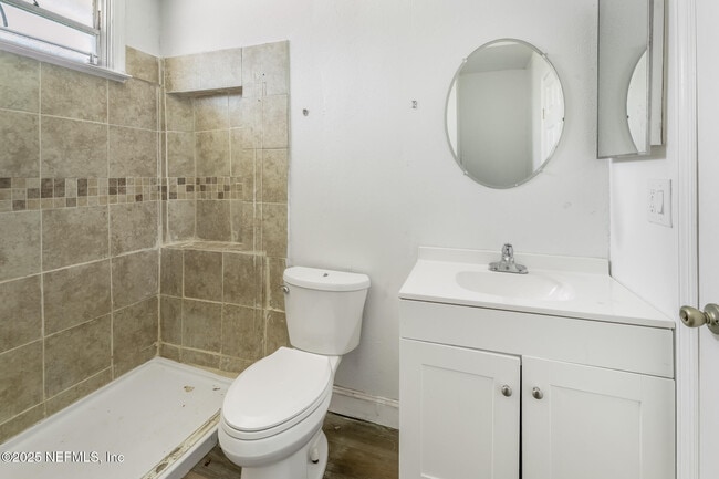 Building Photo - 1018 W 23rd St