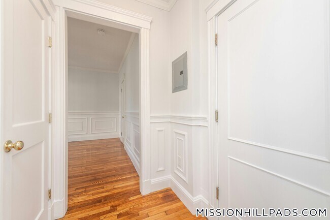 Building Photo - 49 Worthington St