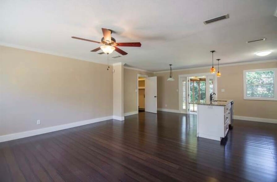 Building Photo - 1136 Carissa Dr