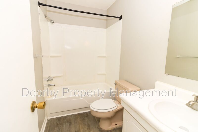 Building Photo - 7823 Basswood Ln