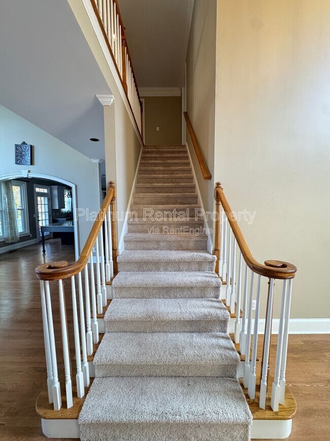 Building Photo - 425 Water Shadow Ln