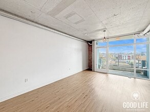 Building Photo - Gorgeous Studio W/ W/D, A/C, Balcony, Rooftop Deck, Gym, Jacuzzi with City views!!