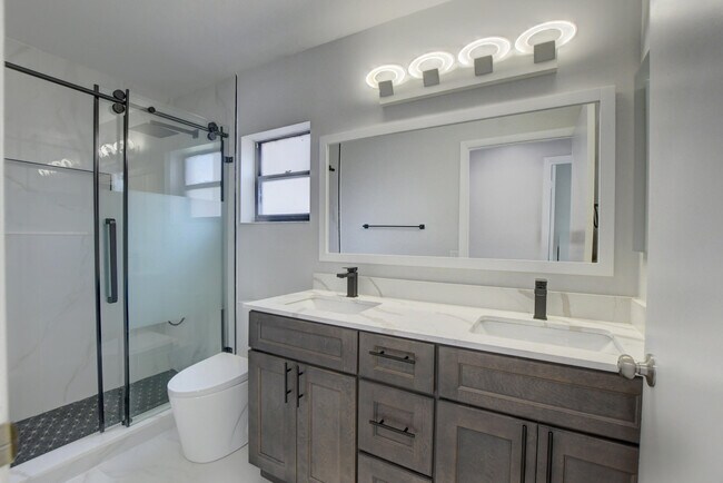 Building Photo - 20995 Country Creek Dr