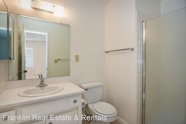 Building Photo - 2 br, 1.5 bath House - 755 Pacific Apt #3
