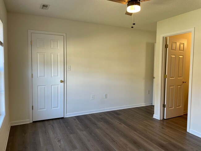 Building Photo - Two Bedroom Townhouse in Sherrills Ford wi...