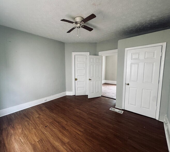 Building Photo - 115 W Tinsley St