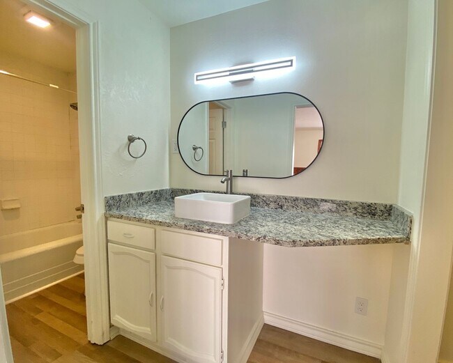 Building Photo - NOW PRE-LEASING FOR JULY: 4 bed 2 bath 2car garage in Tech Terrace