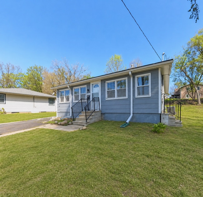 Building Photo - 2 Bedroom 2 Bathroom Home Available