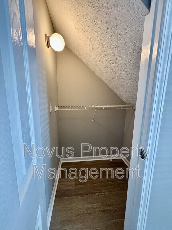 Building Photo - 515 Lawson St