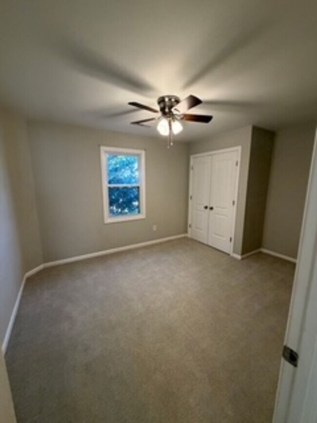 Building Photo - 3 Bed, 1 Bath House in Newport News!