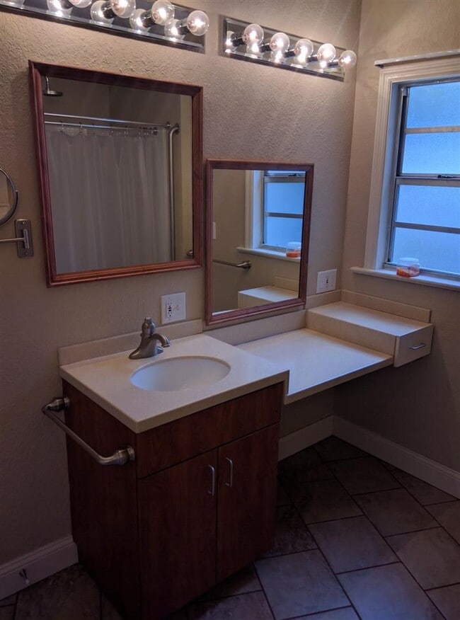 Building Photo - Norfolk