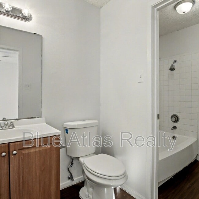 Building Photo - 610 Lillard Rd