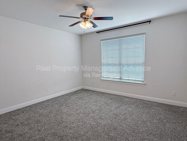 Building Photo - 2912 Log Cabin Dr