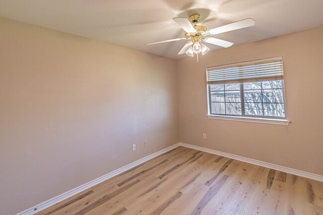 Building Photo - Available for January Move in! 3 Bedroom 3 Bathroom Duplex with Fenced Yard!