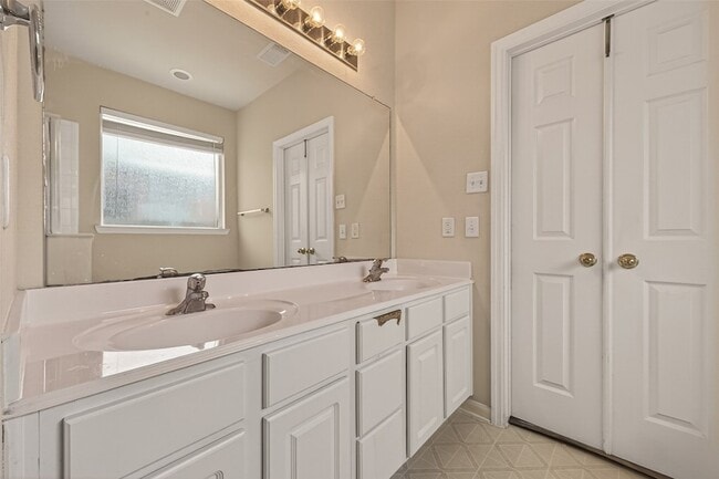 Building Photo - 13915 Maleewan Ln