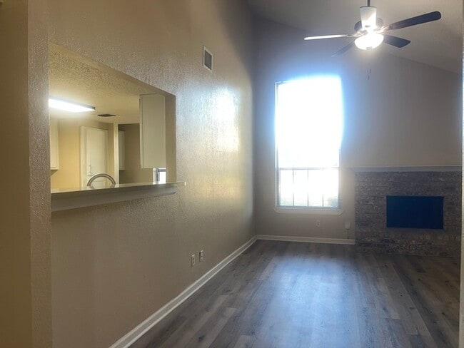 Building Photo - Remodeled townhome! 2 story with loft & 2 car garage with yard! Beautifully Remodeled Townhome – ...