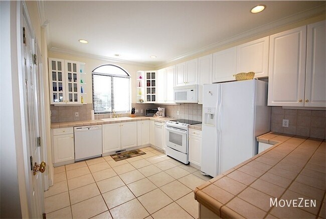 Building Photo - 111 Spencer Farlow Dr-