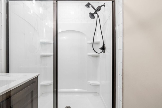 Building Photo - Stylish One-Level Home with 3 Bedrooms, 2 ...
