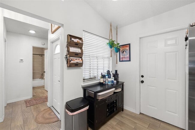 Building Photo - 245 Petrea Dr