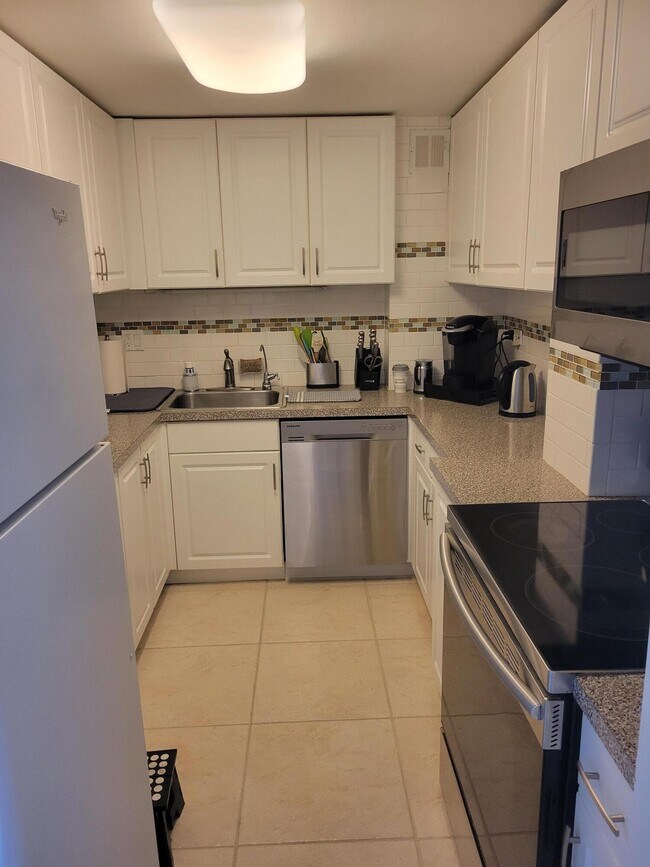 Building Photo - 2800 N Flagler Dr